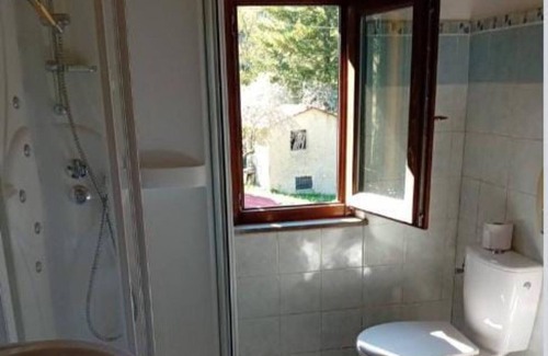 Gallicano House | Vacation Home "Luxury Suite La Grotta Del Vento" with Mountain View, Shared Pool & Wi-Fi