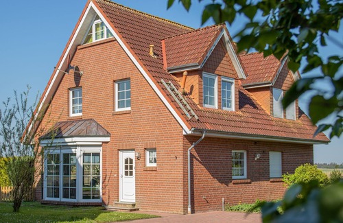 Stedesdorf House | Vacation home Robby - Holiday home Robby also available with dog