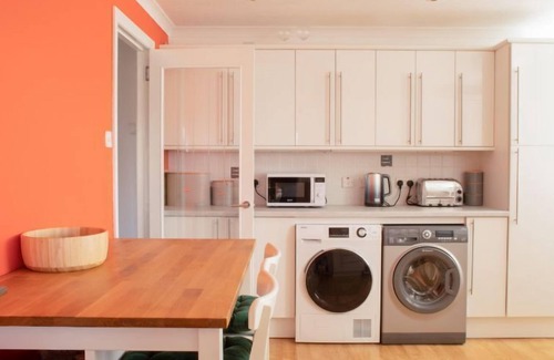 Eyre House | Vacation home Solas by Interhome