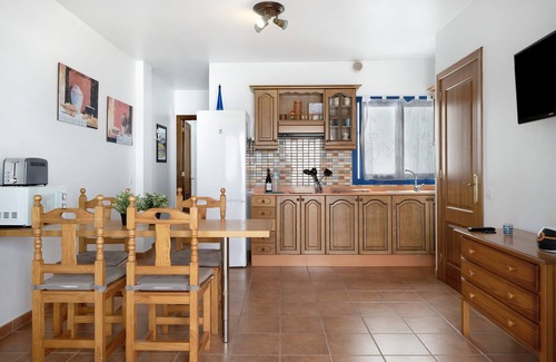 Caleta de Sebo House | Vacation Home 'Vista Al Mar, La Graciosa' with Sea View, Private Terrace and Wi-Fi