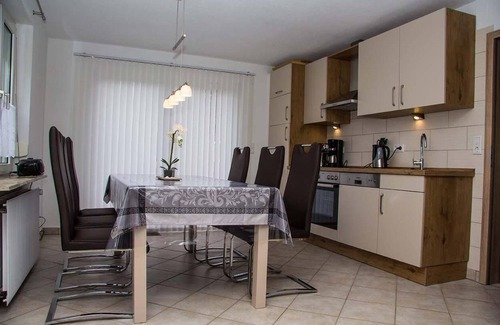 Krummhoern House | Vacation home with large fenced plot directly on the canal