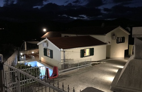 Pozorac House | Vacation home with private pool for 8 people