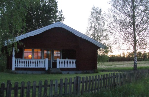 Overbyn Cottage | Vacation house near Hovfjallet, Torsby. Summer by the lake winter on the slopes,
