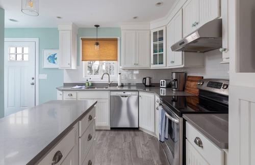 Bonnet Shores House | Vacation in this stunning home with gorgeous ocean views!