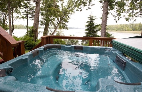 Tofino House | Vacation in Tofino! Hot Tub!