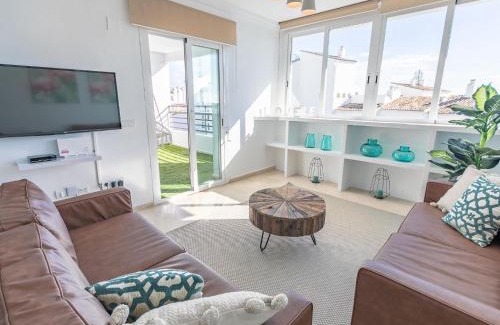 Puerto Banus Apartment | VACATION MARBELLA I Terrazas de Banus, Romantic, Jacuzzi, Pet-Friendly, Cosy Duplex Penthouse, 2min walk to Marina