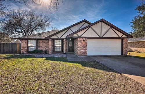 Wheeler Ridge Cottage | Vacation Rental Home Near College Station