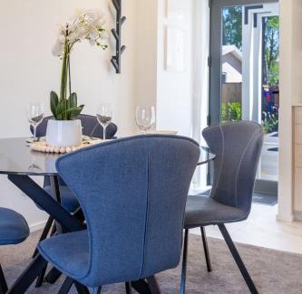 Upper Riccarton Apartment | Vacation Riccarton 2 bed 2 bath w/carpark