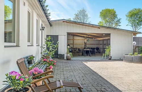 Billund Municipality Apartment | Vacation rooms in a shared house with a large garden and play facilities.