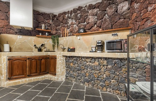 La Mancha Villa | Vacation Villa 'Gardel - La Cueva' with Sea View, Shared Pool and Wi-Fi