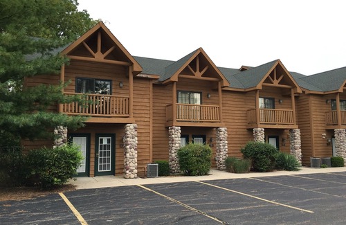 Utica Villa | Vacation Villa Located Near Starved Rock and Matthiessen State Parks!
