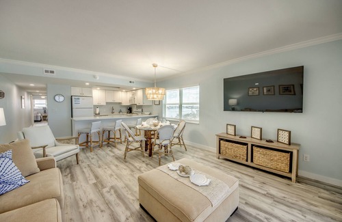 Fort Myers Beach Condo | Vacation Villas #531: Beachfront Condo with Amazing View & 2 Screened Lanais!