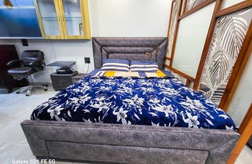 New Delhi Apartment | VacationBuddy Superb Furnished Studio Apartment 720 in West Delhi