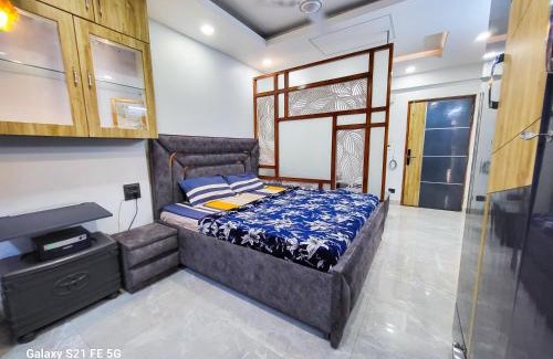 New Delhi Apartment | VacationBuddy Superb Furnished Studio Apartment 720 in West Delhi