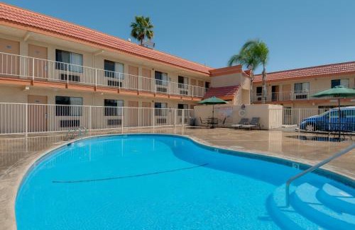 Oildale Hotel | Vagabond Inn Bakersfield North