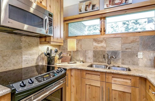 Vail Condo | Vail - Beautifully remodeled 2BR/2Bath - on Bus route to Vail village