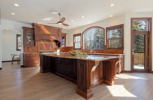 Edwards House | Vail/Beaver Creek luxury 5 br home with shuttle access to BC. Dogs ok