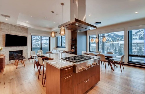 Vail Condo | Vail Lion 1 Bedroom Mountain Vacation Rental Just Steps From the Eagle Bahn Gondola
