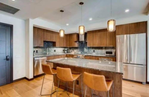Vail Condo | Vail Lion 1 Bedroom Mountain Vacation Rental Just Steps From the Eagle Bahn Gondola