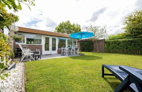Warmenhuizen House | Vakantiebungalow in Riviera Maison stijl nabij zee en strand, bos en duin