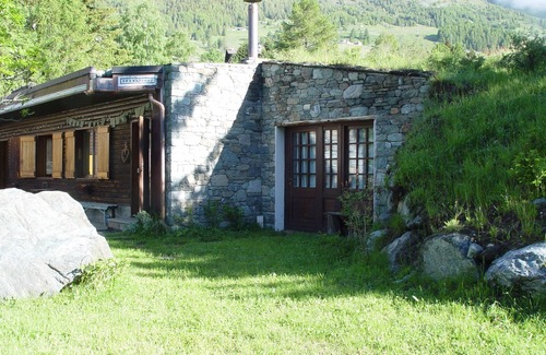 Antagnod Ski Chalet | Val D Ayas: chalet - 5 rooms - 6/10 persons House with garden