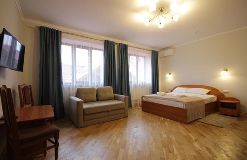 Skhidnytsya Hotel | Valentyna