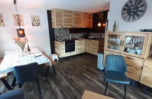 Valfrejus Apartment | Valfréjus: Appart rénové 4 pièces avec WiFi à 100m télésiège - FR-1-265-335