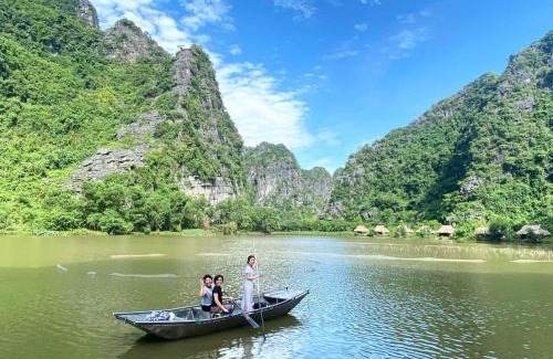 Hoa Lu Cabin | Valley Bungalow