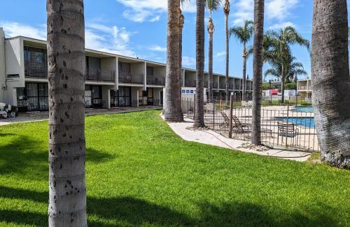 Mission Hills Hotel | Valley Inn