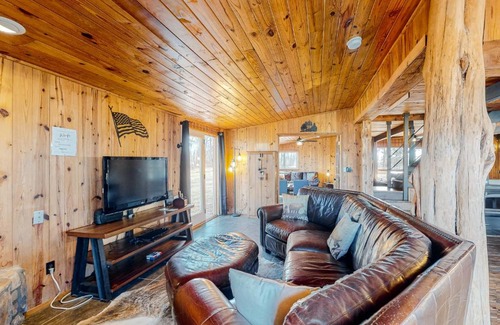 Eureka Springs House | Valley of Grace Cottage