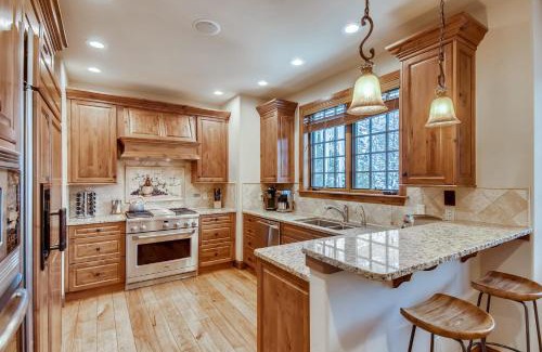 Intermountain House | Valley Views, Hot Tub and Parking Included