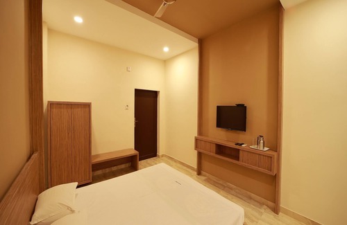 Karur Hotel | Valluvar Residency