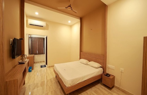 Karur Hotel | Valluvar Residency