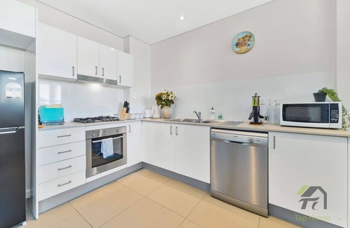 Parramatta Apartment | Van Gogh's Condo in Parramatta