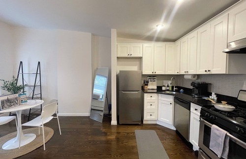 Historic Downtown Apartment | VAN VORST HOUSE Top Floor 1 Bedroom Apt 20 Mins to NYC