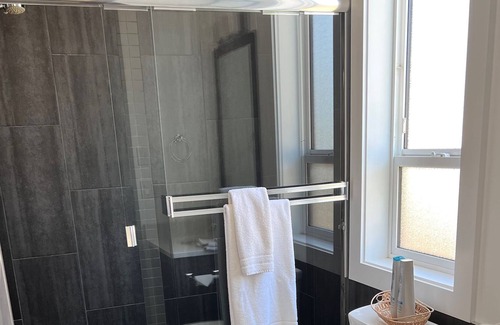 Fraserview House | VANCOUVER - Modern 2-Bed 2-Bath Suite on Ground floor. 5 min walk to Golf Course