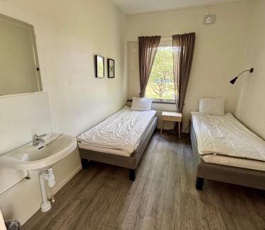 Lokholmen Hostel | Vandrarhem, Hostel in Hällestrand Semesterby