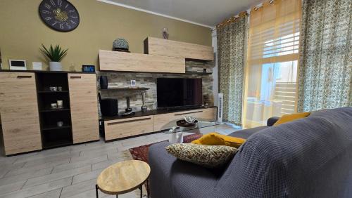 Downtown House | VARESE PRIME - Stylish and large Apartment, Air Conditioning, 2 Baths, 2 Parking, City Centre
