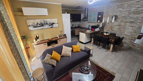 Downtown House | VARESE PRIME - Stylish and large Apartment, Air Conditioning, 2 Baths, 2 Parking, City Centre