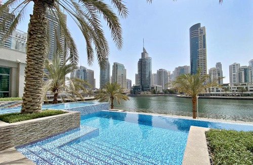 Dubai Marina Apartment | VayK - Deluxe 2BD with Panoramic Marina View, 5 mins from JBR Beach and Dubai Marina Mall