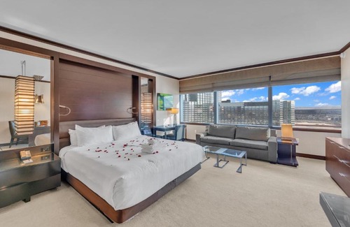 Las Vegas Strip Apartment | VDARA HOTEL Premium Studio Suite * FREE VALET PARKING