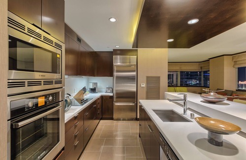 Las Vegas Strip Apartment | Vdara's Biggest Penthouse! 2 BR/Stunning 270° Strip Views! Sleeps 7! 45th Floor