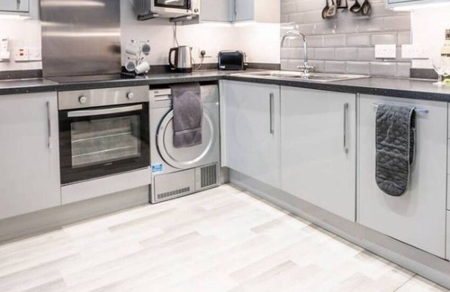 Shanklin Apartment | Vectis Holiday Homes, Modern, spacious apartment, great location, free WIFI