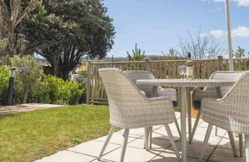 Shanklin Apartment | Vectis Holiday Homes, Modern, spacious apartment, great location, free WIFI