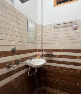 Ayodhya House | Veda Palace, 900 meter Distancce From Temple