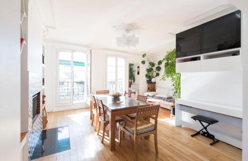 Quartier du Mail Apartment | Veeve - By the Palais Royal