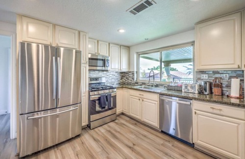 Black Mountain Apartment | ༄ vegas saltwater - Resort Pool, Hot Tub on ½ Acre