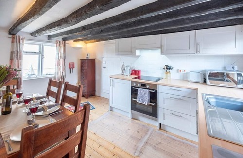 Saxmundham Apartment | Vela Art Gallery - Holiday Apartment