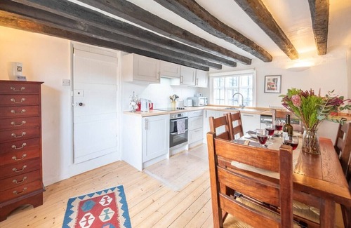Saxmundham Apartment | Vela Art Gallery - Holiday Apartment
