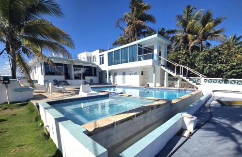 Jarealito Apartment | Ventana Va104 at Arecibo 681 Ocean Drive